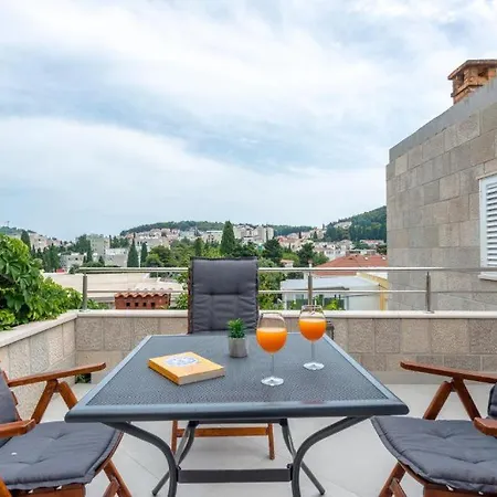 Maria Ii Apartment *